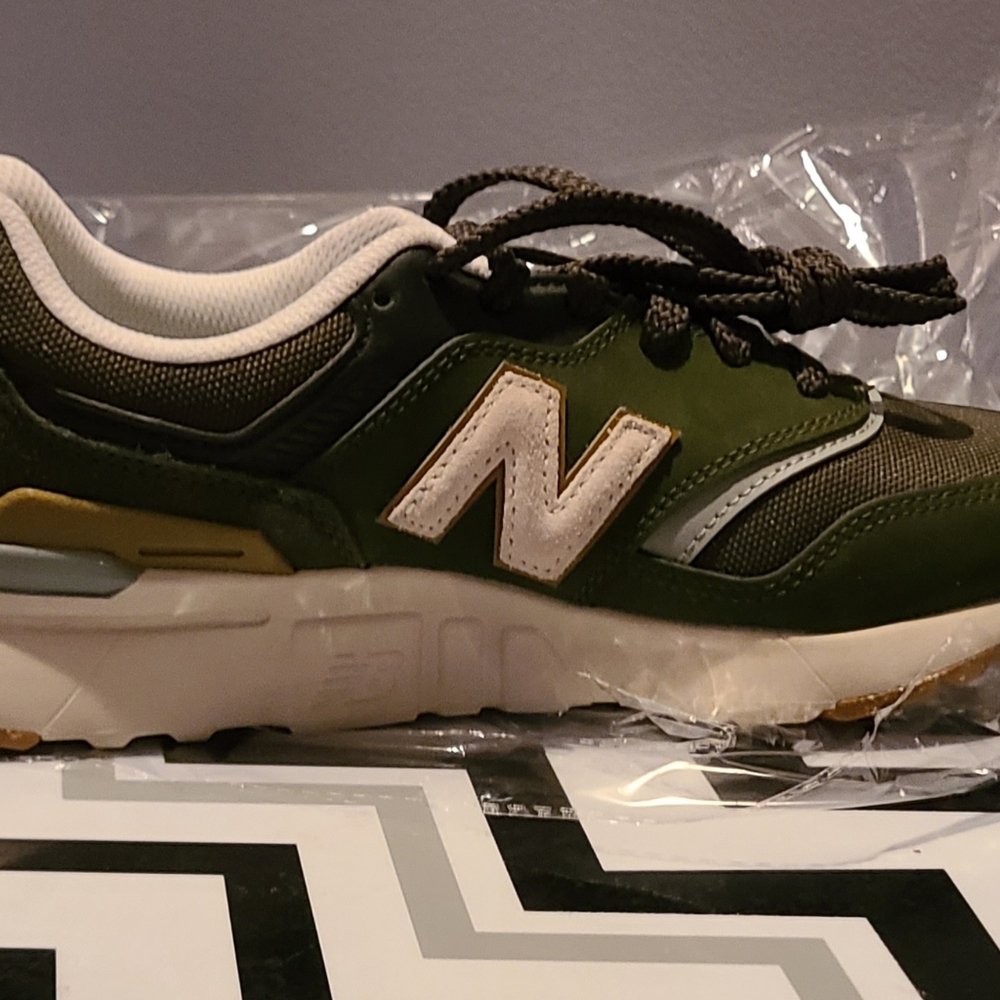 New Balance 997H in the "Covert Green & Raincloud M Sz 7.5 W Sz 9 - Picture 7 of 7